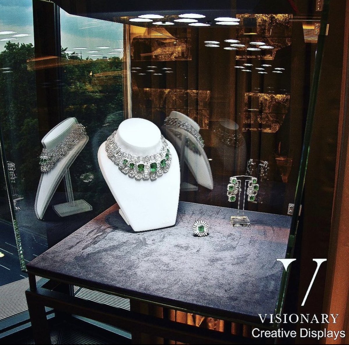 VisonaryDisplay's tweet photo. ✨SHOWCASE HIRE: Visionary Displays will assist you with the organisation, planning and installation needs, for your showcase hire, to help your event run as smoothly as possible. 

🔋 All of our vitrines are now battery powered! 

📨 Email andrew@visionarydisplays.co.uk https://t.co/DZBI4IIVyQ
