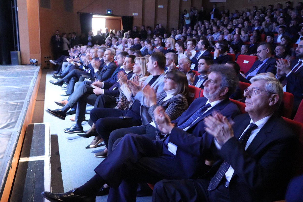 AndrejPlenkovic's tweet image. Jučer na 33. obljetnici  @HDZ_HR u Novom Zagrebu zapad i istok, Trnju i Brezovici. Na snazi je paket mjera #VladaRH za zaštitu građana i gospodarstva od rasta cijena energenata. Time pomažemo i funkcioniranju Zagreba. Nastavljamo podržavati sve projekte važne za razvoj grada!