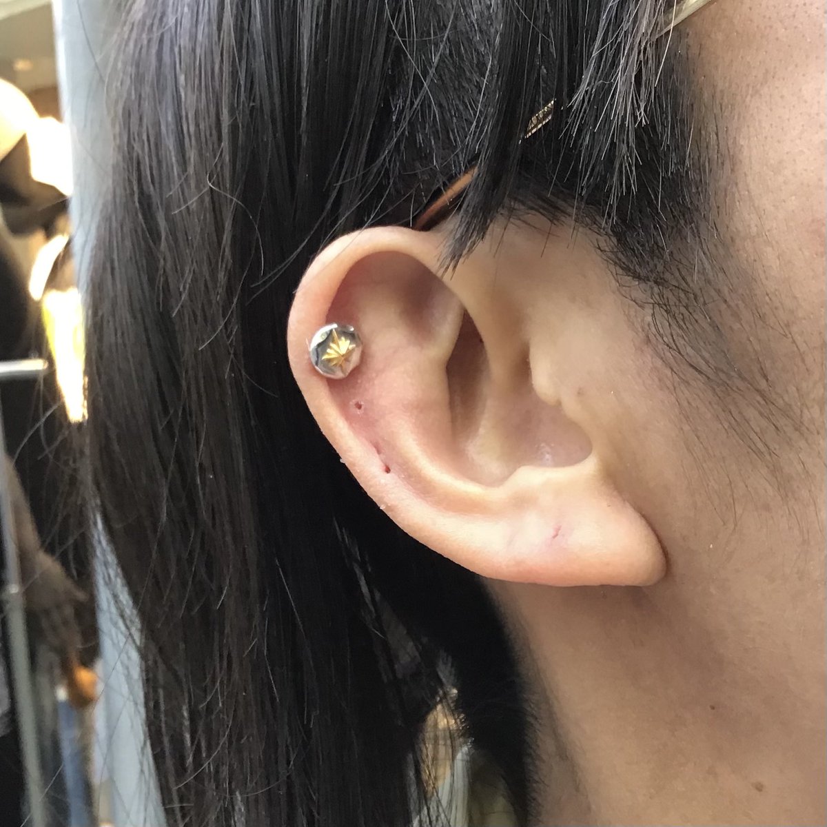 SAADSILVEROSAKA's tweet photo. K18ゴールドのサンシンボルが施されたシンプルなピアス👍🏻
こちらのアイテムは只今10%ポイントバック💡(BOXもプレゼント中🎁)
明日の吉日【巳の日】に、ゴールドアイテムでW金運アップはいかがですか😊

#saadsilver 
#サードシルバー 
#silveraccessory 
#シルバーアクセサリー
#心斎橋 
#アメ村 https://t.co/A918YEY3e9