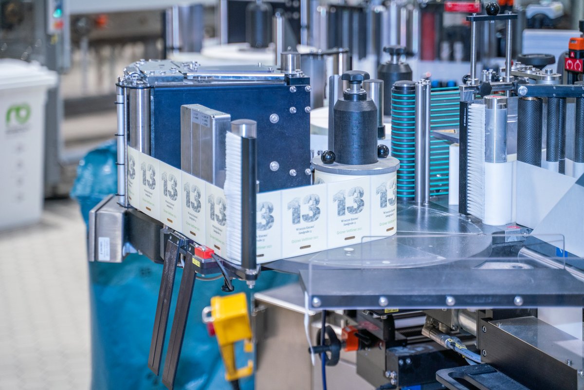 KronesAG's tweet photo. Our #Krones #Autocol.
With an output range from 3,000 to 35,000 or even up to 66,000 containers per hour, our labelling #technology with its different designs covers the entire spectrum from the low to the maximum output range.
πMore: https://t.co/SHMthitYzs https://t.co/2nTeNbf27b