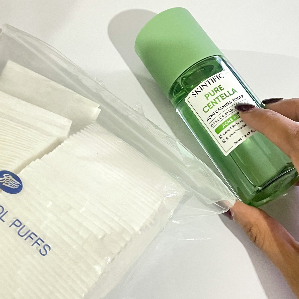 skinatvelvet's tweet photo. Kalo kebanyakan kapas, mending dipake CSM-an.. tonernya pake skintific yang pure centella acne calming toner (baru), enak buat redain redness acne 😁👌🏻 #racuninskincare #SkintificxTokopedia #SkintificCicaToner https://t.co/9gVo2kUiso