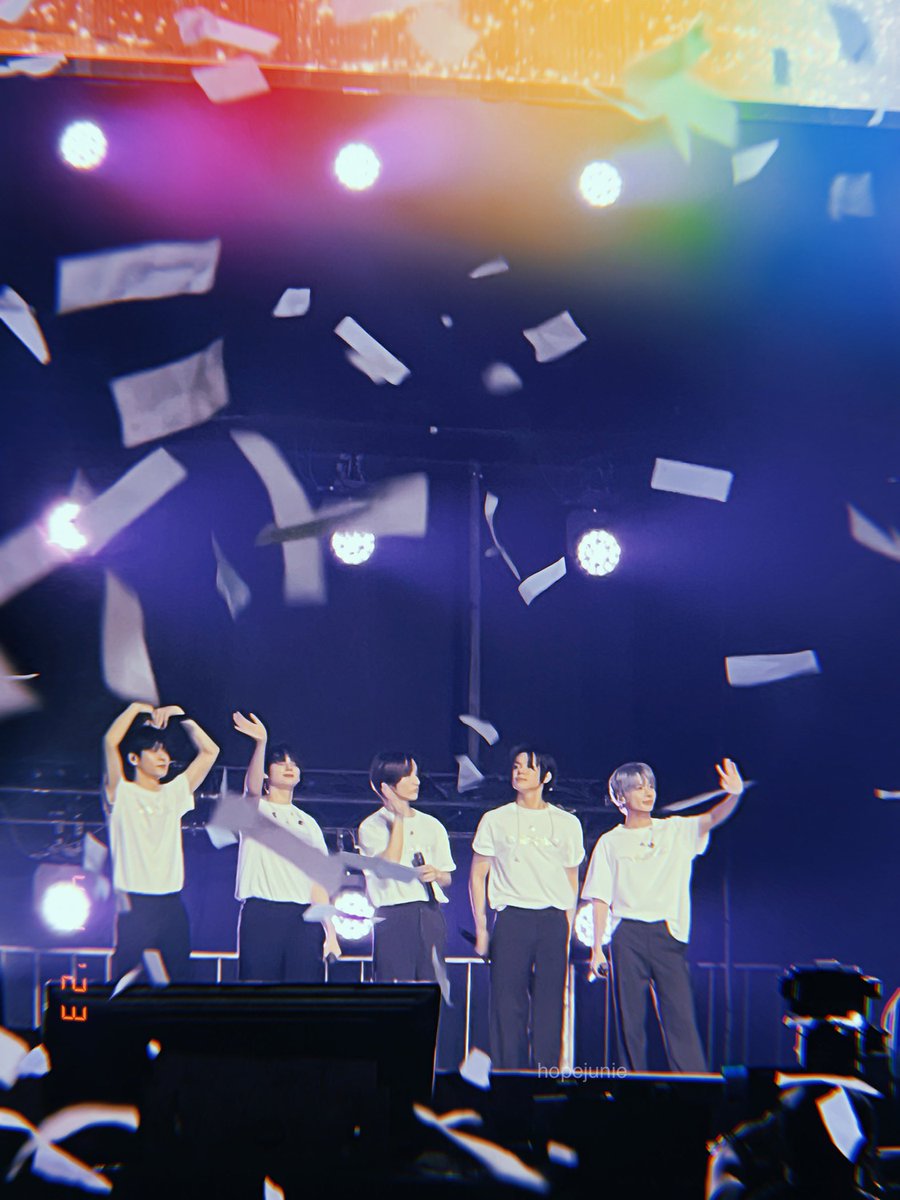 hopejunie's tweet photo. Felt like a dream 💫
Act: Sweet Mirage in Singapore 04/01 💖💚 https://t.co/3kFwjnpGUW