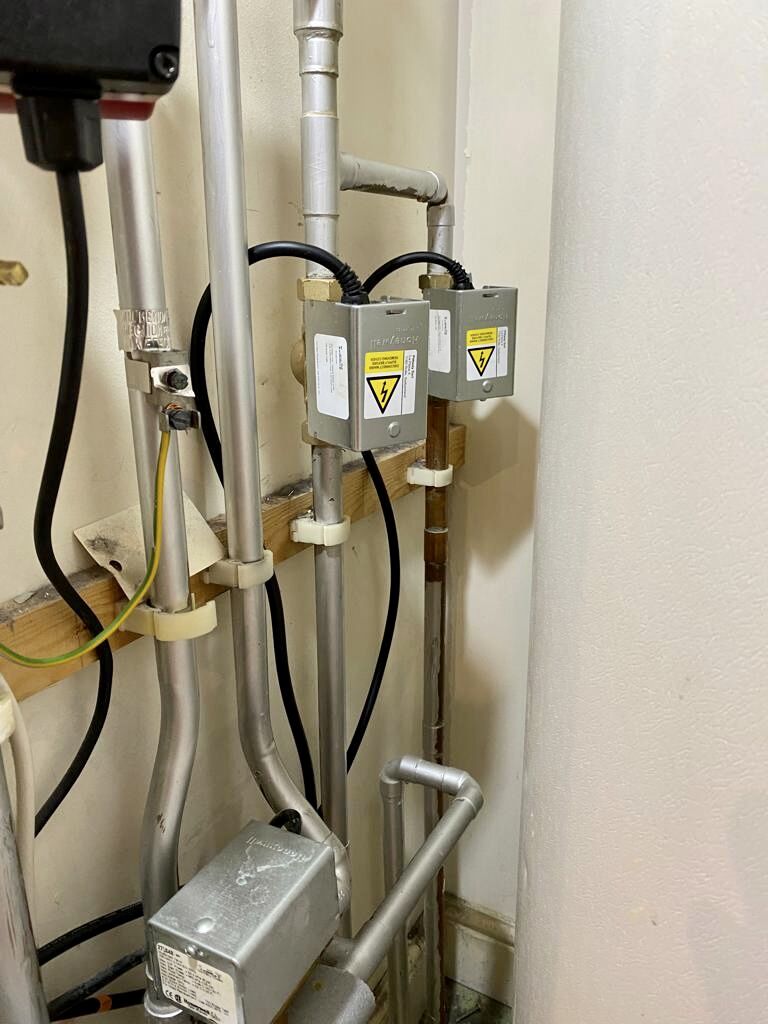 markfrostpah's tweet photo. New zone valves for our client in Netherne-On-The-Hill, Coulsdon ๐ก
#zonevalves #plumber #plumbing #heatingengineer #gassafe #gassaferegistered #heating #netherneonthehill #coulsdon #CR5 #chipstead #banstead #caterham #warlingham #whyteleafe #purley #reigate #redhill https://t.co/SFLqGpg8hJ
