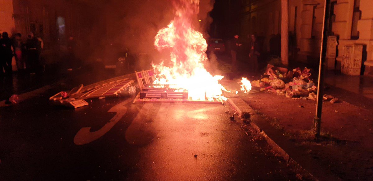 o_a_v_le's tweet photo. Beispiele:
#le0907 die Blockade der Abschiebung im Juli 2019
#le0309 die Krawallnacht nach der #Luwi71 Räumung 2020
#le1106 die Räumungsverhinderung der #Tiefe3
Oder auch alljährlich Silvester auf der Eisenbahnstraße https://t.co/EhnOZ66k61
