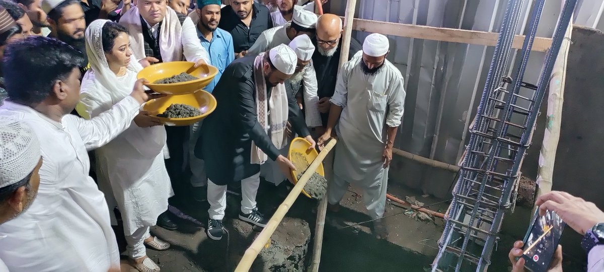abuasimazmi's tweet photo. मेरे क्षेत्र के कमला रमन नगर में मदरसा बहरुल उलूम की संगे बुनियाद रखी। https://t.co/by3xF45lNp