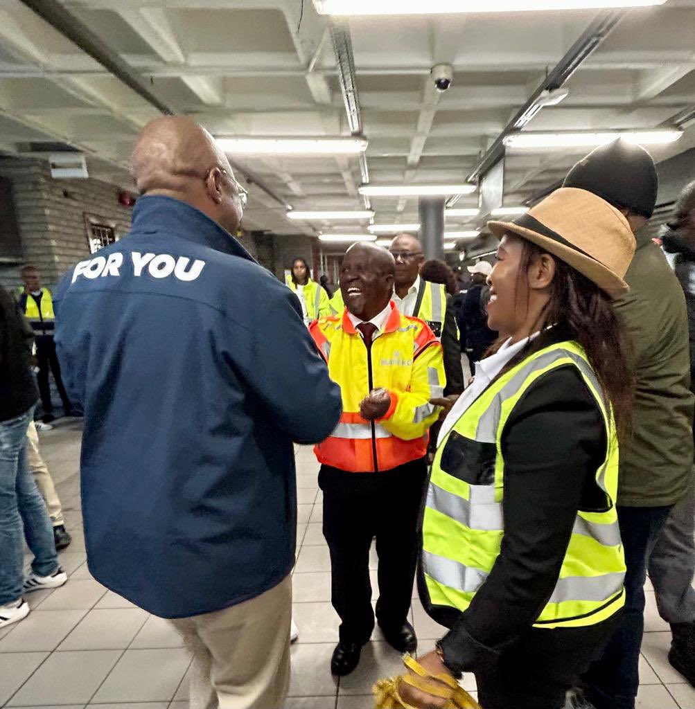 ricardomackenzi's tweet photo. Great to celebrate Nyanga-Langa 🚆 🚆 🚆 Train Service.
We will be working with our partners @PRASA_Group and @Dotransport to ensure commuters get to and from work.
#improvingmobility is key to getting our economy growing. https://t.co/SiYTh8rHru