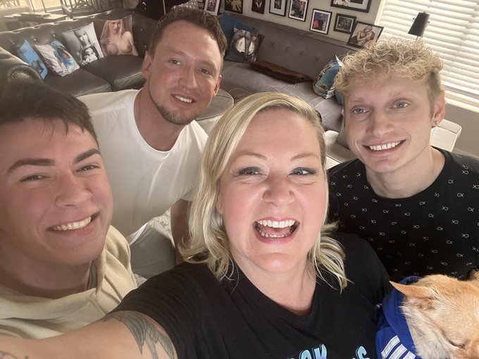 1st shoot today working  @mrPam! We filmed these two 😎 https://t.co/9swy692jSx https://t.co/i1SFSpwn<a class="tags" href="/tag/mrpam">@mrpam</a><a href="/tag/edclv2021"class="tags"><span>#edclv2021</span></a>