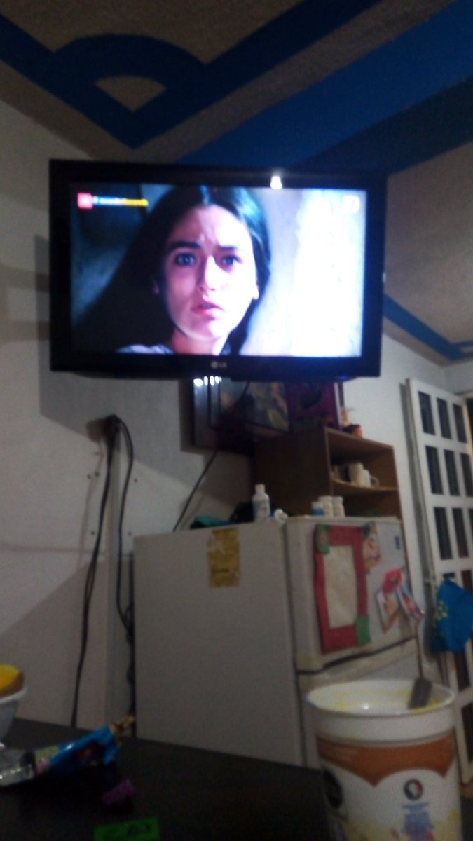 valespreen's tweet photo. @AztecaSiete #JesusDeNazareth viendolo conmigo misma😃 https://t.co/4E5olhgonQ