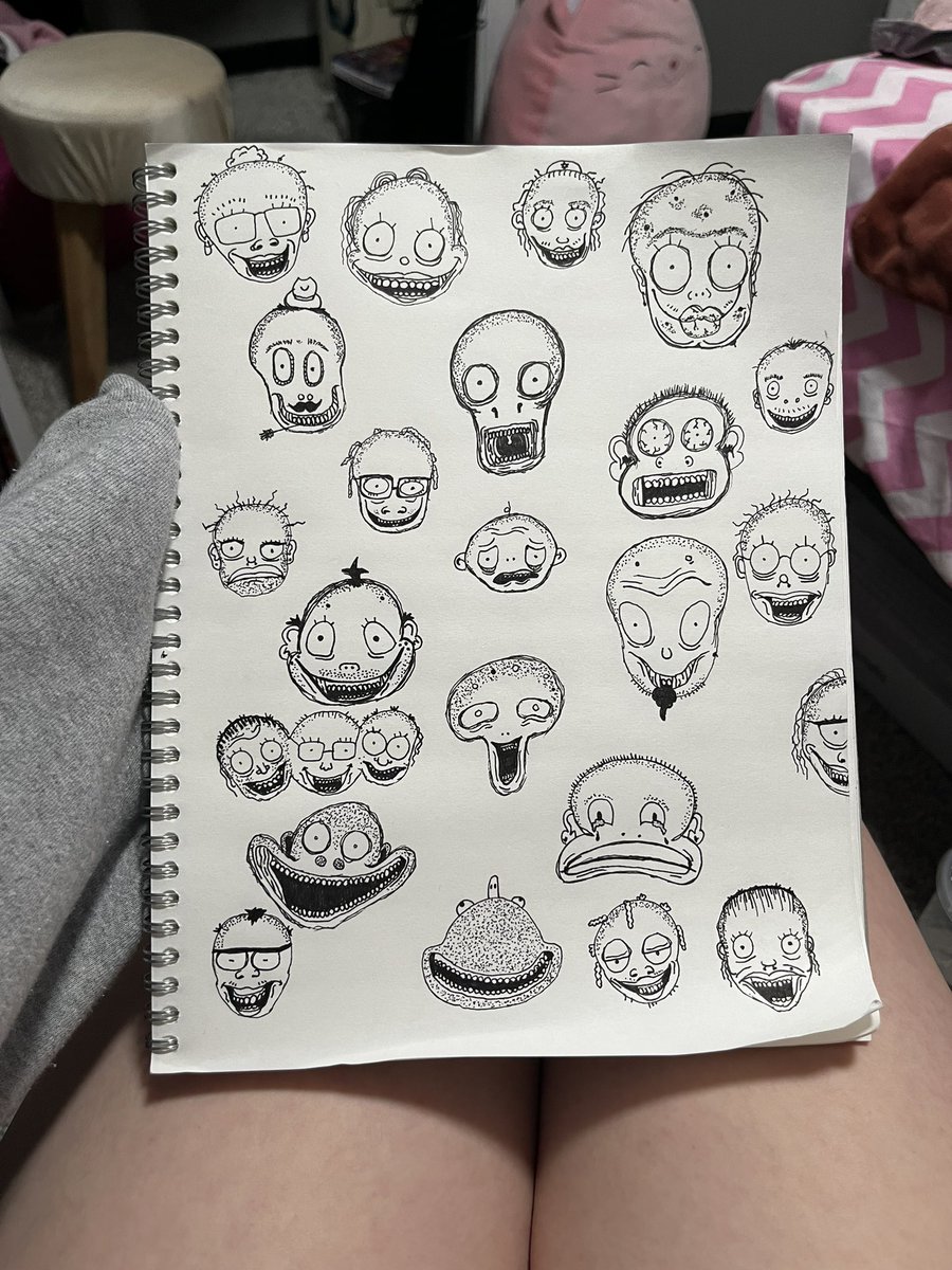 hayleetlr's tweet image. i drew my friends :3