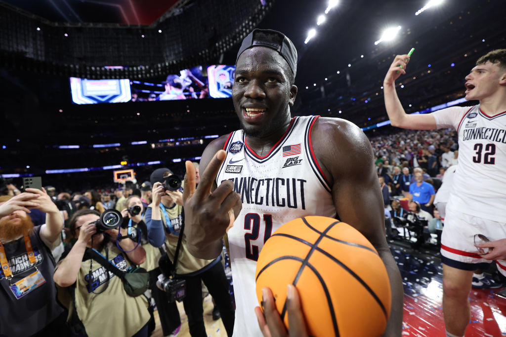 ESPNInsights's tweet photo. The Huskies held each of their last 3 opponents under 60 points.

Since the NCAA Tournament field expanded in 1985, the only other team to hold their opponents under 60 points in its Elite 8, Final Four and National Championship Games was UConn in 2014. https://t.co/K00jhRfLDT