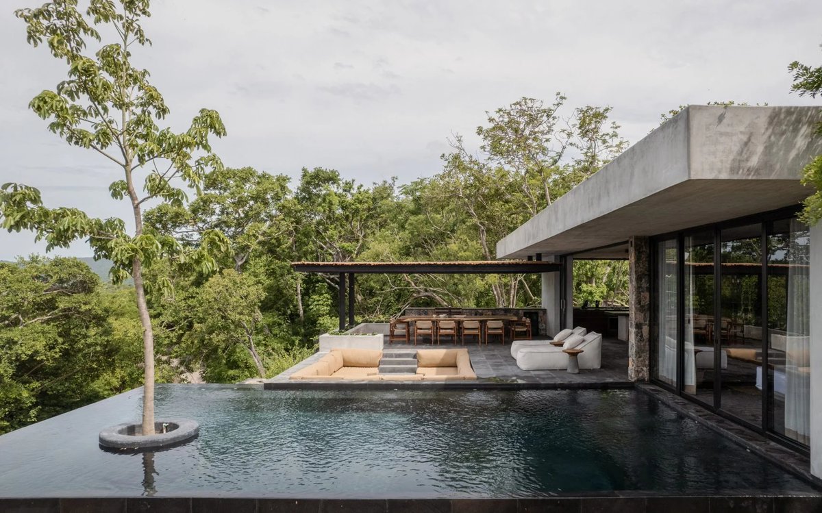 dezeen's tweet photo. Zozaya Arquitectos oriented this Mexican beach house around a reflecting pool: https://t.co/dd2NBx9IlF https://t.co/a6LJVNspOs