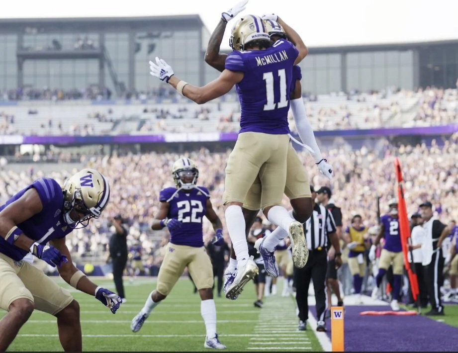 PlasJohnson21's tweet photo. Extremely Blessed to have received my 9th D1 Offer from The University Of Washington!!
@CoachJuice6 @PlayerProMorgan 
@ChapfootballAZ @JUSTCHILLY @cjmcgorisk @CoachKev6k https://t.co/0wt56eoRJ4