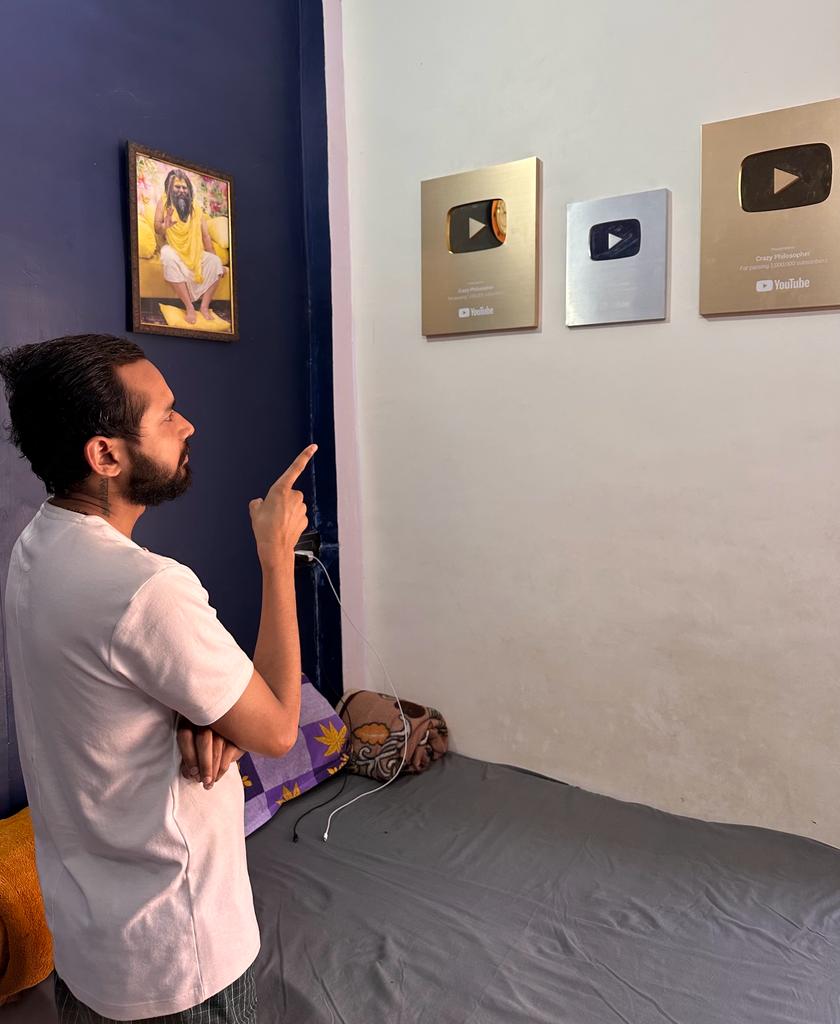 CoachAanand's tweet photo. Just wanted to thank you guys again for your love and support! Keep supporting🔥 #silverplaybutton #goldenplaybutton #playbutton #youtube #youtuber #youtubers #youtuberewind #youtubechannel #youtubelife #life #hardwork #hardworkpaysoffs #hardworkdedication #hardworkpays https://t.co/30vnuBH9TC