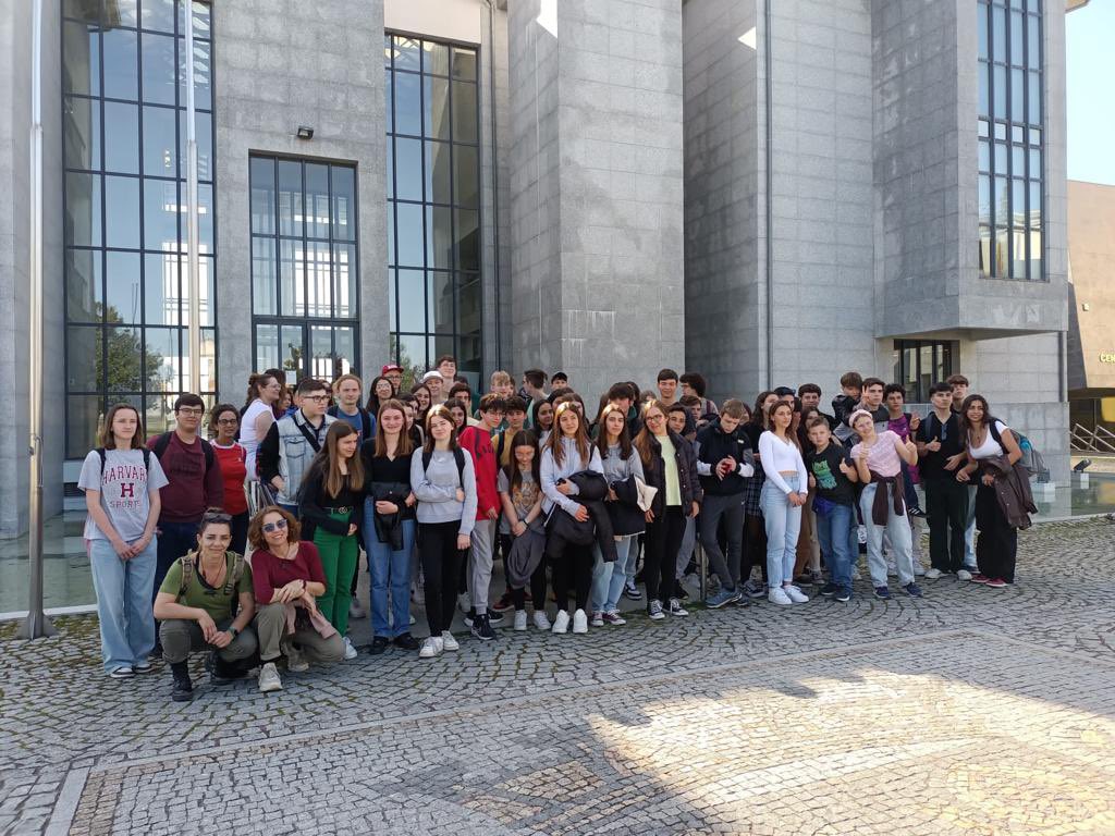 CollegeX2M's tweet photo. Séjour au Portugal pour nos élèves @agence_erasmus #erasmusplus #erasmus2023 #croixdemetz #toul https://t.co/CQXlXwQR2Q