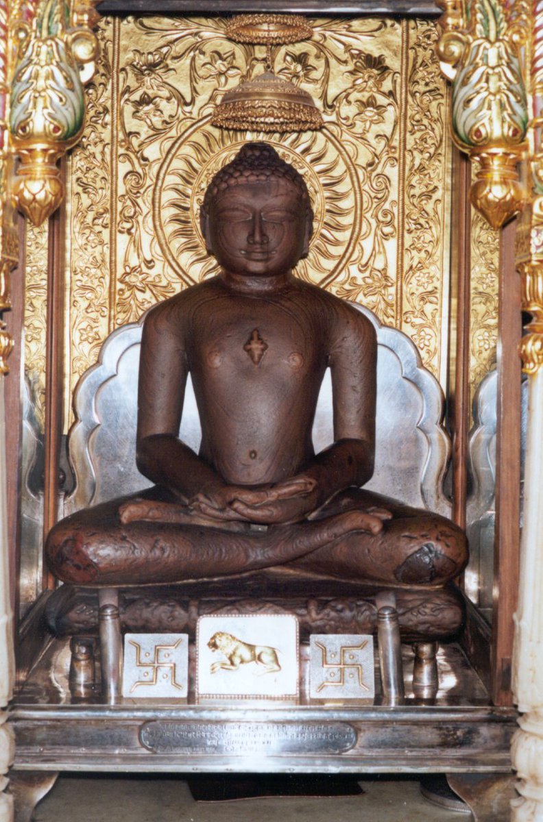 Jain_Itihaas's tweet photo. भगवन महावीर का जन्म ईसा से 599 वर्ष पहले वैशाली गणतंत्र के कुण्डग्राम में इक्ष्वाकु वंश के क्षत्रिय राजा सिद्धार्थ और रानी त्रिशला के यहाँ चैत्र शुक्ल तेरस को हुआ था। ग्रंथों के अनुसार उनके जन्म के बाद राज्य में उन्नति होने से उनका नाम वर्धमान रखा गया था। 

#MahavirJanmaKalyanak https://t.co/TZpyAvhiDd