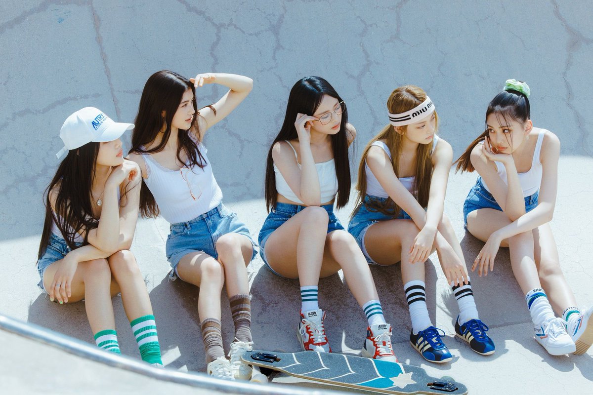 lovablDea's tweet photo. 7월에 컴백하니까 여름 뉴진스 다시 보기 ☀️🌊 https://t.co/GFofLQMhnj