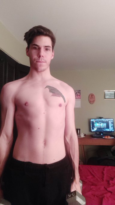 Working out between dota games 🦆 https://t.co/3DJ8m6l0ru