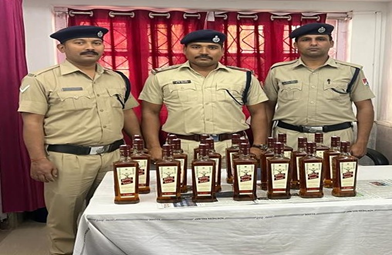 On 03.04.2023, RPF/New Alipurduar detected 20 nos unclaimed liquor bottles from PF No-02 of NOQ station and handed over to GRPs/New Alipurduar for further legal action.
<a href="/drm_apdj/">DRM ALIPURDUAR</a> <a href="/RPF_INDIA/">RPF INDIA</a> <a href="/rpf_nfr1/">RPFNFR</a> #Satark