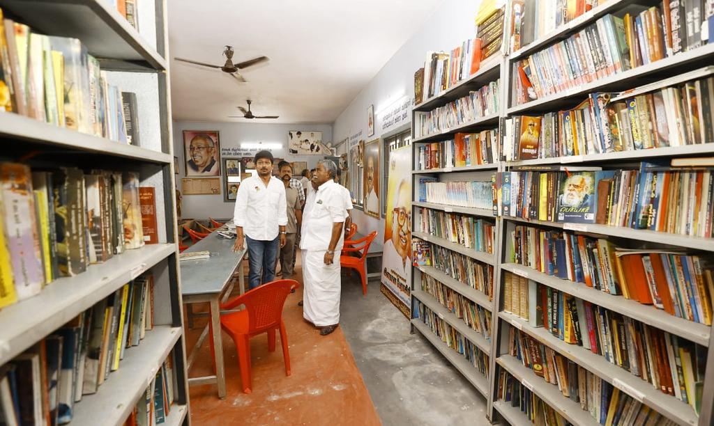 Udhaystalin's tweet photo. தந்தை பெரியாரின் பெருந்தொண்டர்களும், கழக சட்டமன்ற உறுப்பினர் அண்ணன் @GAnbalagan_ அவர்களின் பெற்றோருமான, அய்யா கே.கணபதி-ஏகாம்பாள் அம்மையார் அவர்களின் நினைவிடத்தில் கும்பகோணத்தில் இன்று மரியாதை செலுத்தினோம்.
அவர்களின் பெயரிலான நூலகத்தை பார்வையிட்டோம். @Anbil_Mahesh
@SKDMKTJ https://t.co/96lbTuCICb