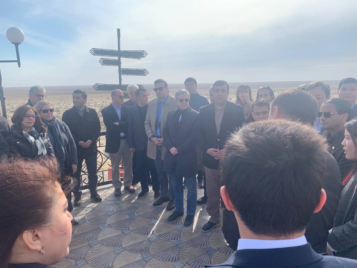 un_uzbekistan's tweet photo. Delegation of diplomatic corpus and development partners just landed in #Muynak.
Our #AralSeaMPHSTF works together with national & international partners to make an environmental, food, health, economic & social impact to the lives of 🧑🤝🧑 of the region. https://t.co/CWVkgppbrv https://t.co/B3gsD9VCco