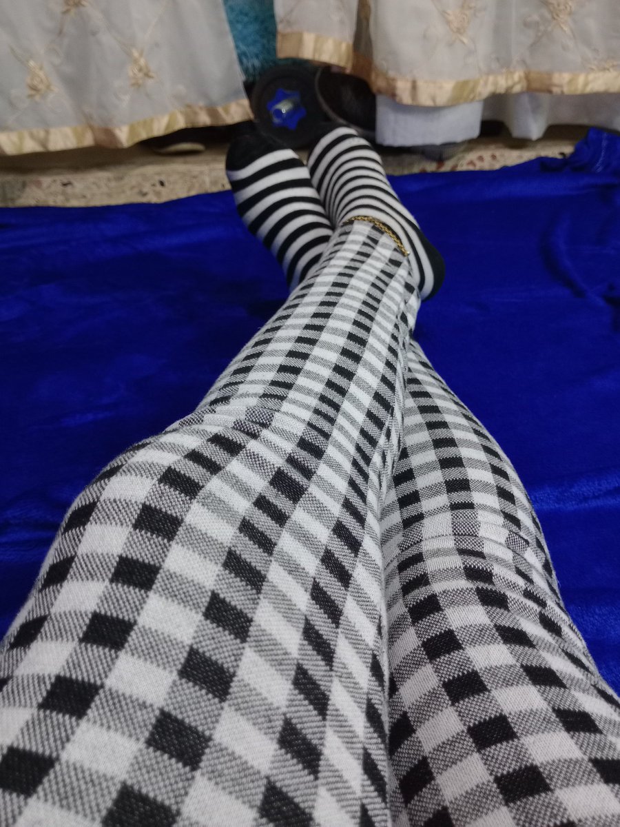 BBoxSurprise's tweet photo. I'm chill and alone with my clown pants, clown socks, clown blue, clown face.
.
Follow me bb

#feetfinder #feetfethish #feetpic #FeetPictures #feetseller #feetselling #barefootgirl #onlyfansgirl #onlyfansbabe #onlyfan #LinkInBio #nails
#feet #heel #toes #socks
#feetpicsforsale https://t.co/mZngP6LHmo