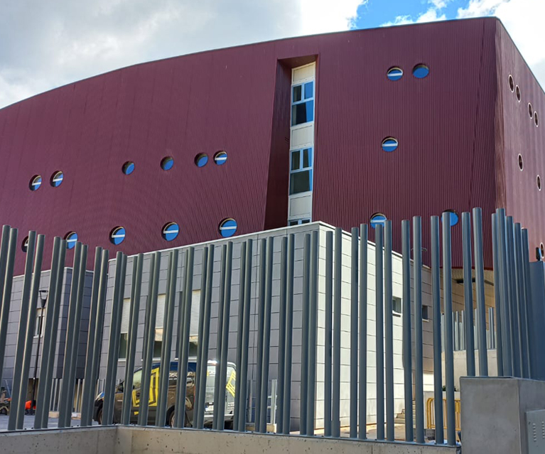 Hoy, nos vamos al nuevo Centro de Mayores "Canal de Panamá", en Ciudad Lineal, Madrid, que dispone el sistema Danpatherm® K12 de Pal Plastic 

El Sistema preensamblado Danpatherm® K12, asegura la eficiencia de las fachadas y la luz natural con un valor U de hasta 0,52 W / m²K