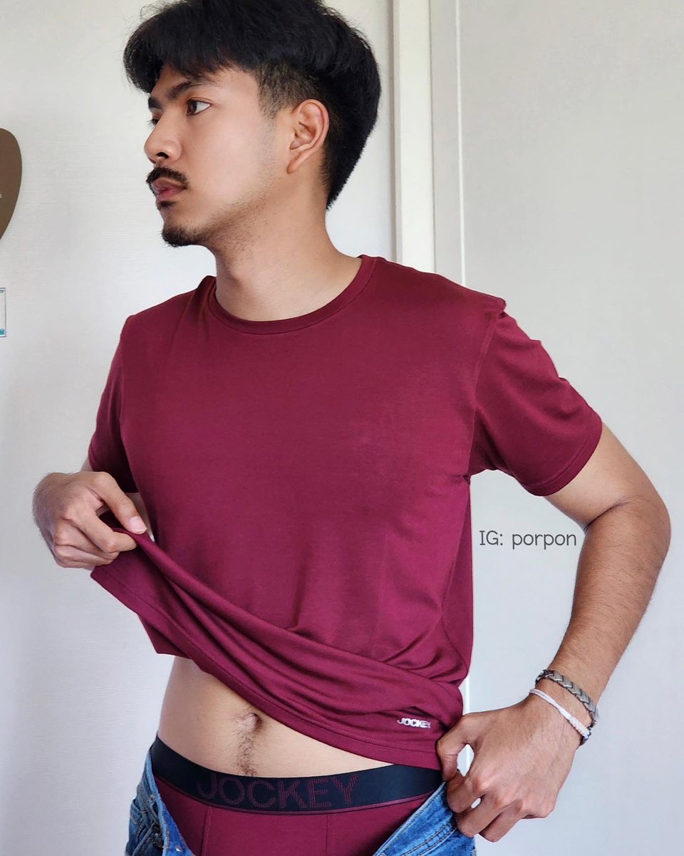 PonThanakornnn's tweet photo. ถึงไม่ใช่นาฬิกา แต่ก็มีเวลาให้นะ 🤩🤣🙈 
#พี่หนวด #พลธนกร #แคปชั่น #jockey https://t.co/KJzRGhxTTm