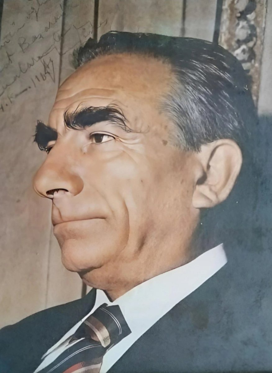 seyitygt's tweet photo. Gençlerimizi büyük bir savaş beklemektedir. Bozgunculuğa, tembelliğe, ahlaksızlığa, cehalete, yalancılığa karşı büyük bir savaş.

. . : : Rahmet ve Minnetle : : . . 
. . . . . : : : : #Basbuğ : : : : . . . . . 
. . . : : #AlparslanTürkeş : : . . . 

#4Nisan1997 https://t.co/rYt6HccPHH