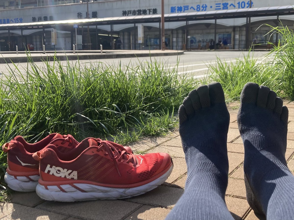 tripstar0522's tweet photo. 今日も4.5kmの地元通勤 #朝ラン 。
今日はタイツを履かずにランニング用着圧ハイソックスで走りました。
だいぶ暖かくなりましたが、朝晩はまだ少し肌寒いですけど😅

コース
神鉄六甲駅→大池駅→真星病院→花山駅入口→有馬街道旧道→谷上駅

👟→ #HOKA   #CLIFTON6
🧦→ #TABIO https://t.co/r2A3eKNJAx