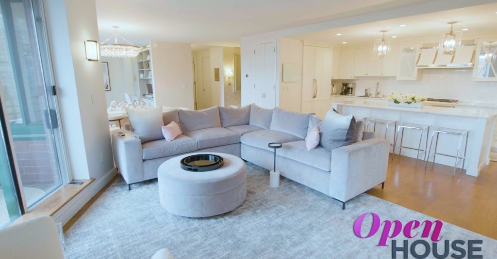 RMrealtygroup's tweet photo. A Bright &amp; Chic 3-Bedroom Apartment in Battery Park City with Bold Interiors | Open House TV https://t.co/mQr971rErM https://t.co/rie5CegB4T