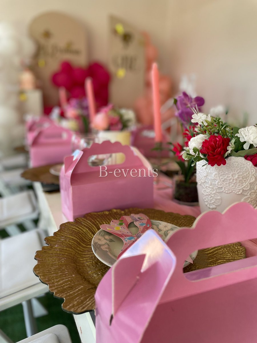 April459938612's tweet photo. @Zama_Malunga Decoration/setups/balloon styling/catering/treat boxes. Location Tzaneen Limpopo. WhatsApp 072 069 5657 https://t.co/uZRxDyg5Fr