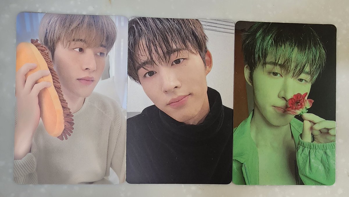 jjin_0717's tweet photo. 2기멤버십 키트 왔당 꺅😆😍
사진 다 넘 예쁘자냐..2기도 #가보자고
@shxx131bi131 #BI #비아이 #ID2기 https://t.co/vJ5eMvptER