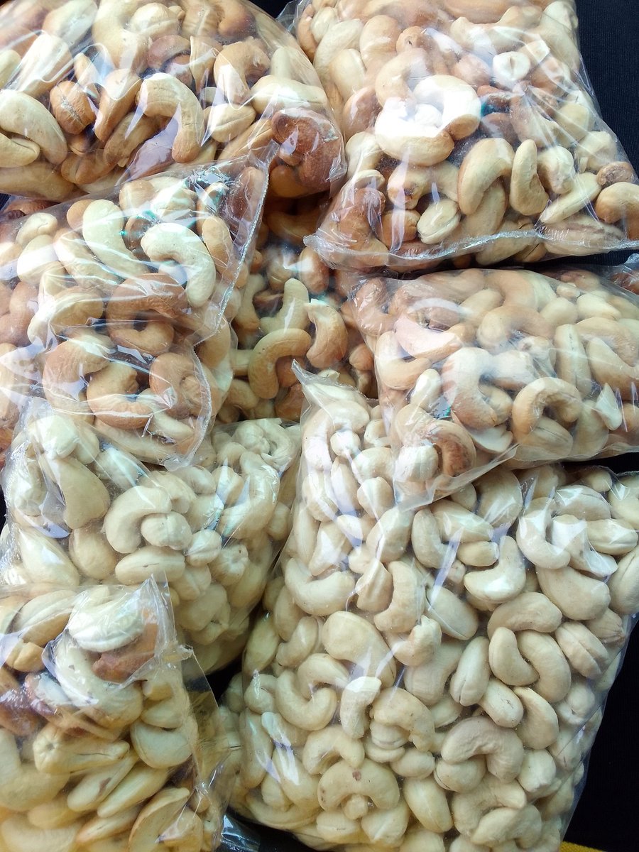 SheDefender's tweet photo. Driving through Southern parts of Tanzania for over a week, and seeing cashew nut trees covering a distance of over 200km was quite something. Tanzania is among the world's largest producers of raw cashew nuts accounting for 75% of the total production in E. Africa #AfricaByRoad https://t.co/NX6sWLzjvy