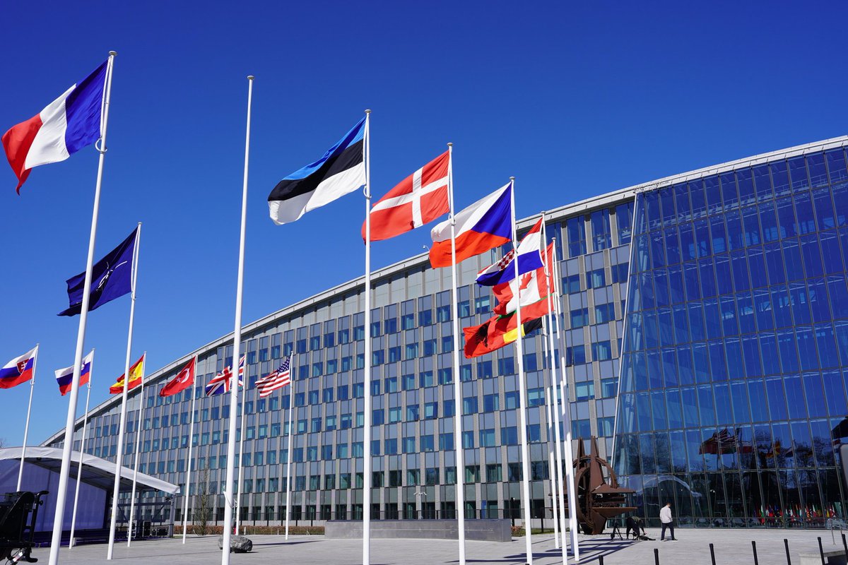 AHuitfeldt's tweet photo. Gratulerer med Nato-dagen! I dag er det 74 år siden Atlanterhavspakten ble undertegnet i Washington DC og vi fikk Nato. Utenriksminister Halvard Lange deltok for Norge. Det var 12 land rundt bordet. Med Finlands medlemskap i dag blir vi 31. #SterkereSammen #NATOday https://t.co/A9dZzwxLww
