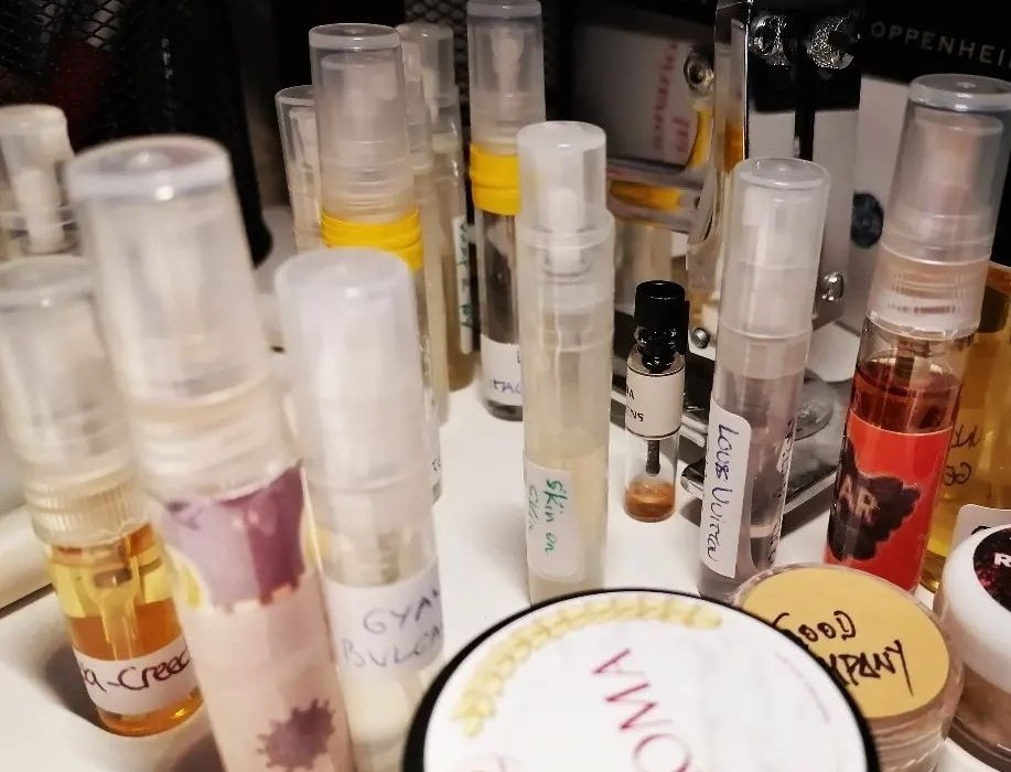 El otro día en las <a href="/LudusMyrtea/">Ludus Myrtea</a> hice un experimento, que repetiré en otras ocasiones: añadir una dimensión olfativa a la partida de juego. Introduje un olor para describir una de las particulares estancias del túmulo perdido de Azgoz.