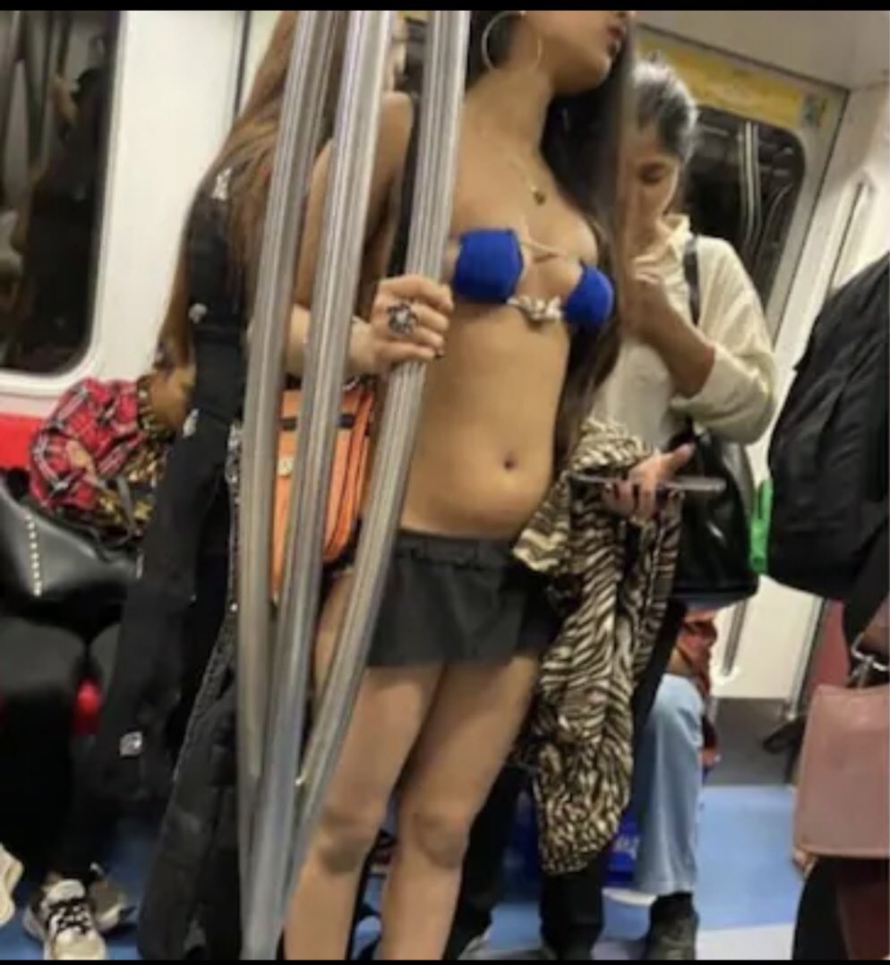 ideepakkumarg's tweet image. How they get entry? @OfficialDMRC 
Stop to give entry in such dresses. #delhimetrogirl