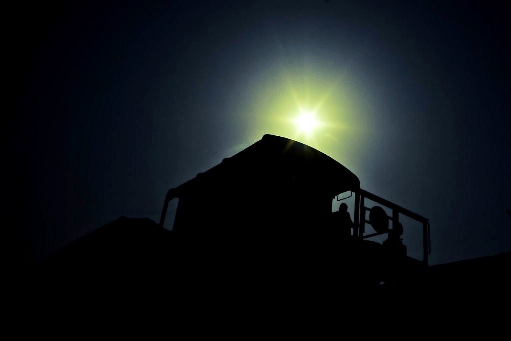 sidelower's tweet photo. The Caboose and the Star
#chasingtrains #IRFCA https://t.co/9H0psZ2ovp