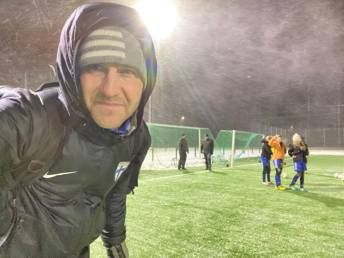 MikkoTaivassalo's tweet photo. VOK-viikko 66/104 menossa. Takana UEFA-C tutorointeja eri olosuhteissa, aktiivisia kursseja ja @HJK_ry sisäisiä koulutuksia💪 Välillä tutustuttiin myös @GullsBasketball koris-meininkiin. #kausi2023 #alkaa https://t.co/aijCqhxunW