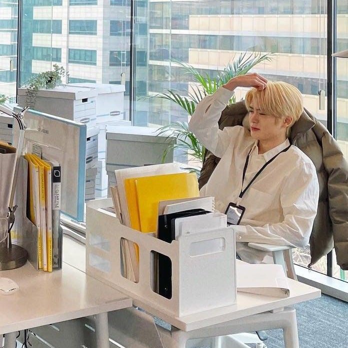 ⠀

⠀⠀    simon.⠀.⠀｡⁠.ﾟ﹆ time to work and 
⠀⠀    grind again. Got a lot of works to 
⠀⠀    do but need to earn more money 
⠀⠀    for my kids.
 ⠀⠀   ⤤ anw, have a nice day, moots.

⠀