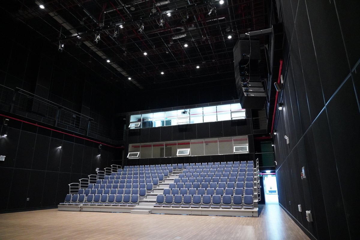 뮤즐리 사무실의 메인무대시설을 소개합니다 :)
무대공연을 원하시는 누구나 지원을 받고 있습니다

애니송클럽, 아티스트공연 등 다양한 분야에서 활용 가능합니다.