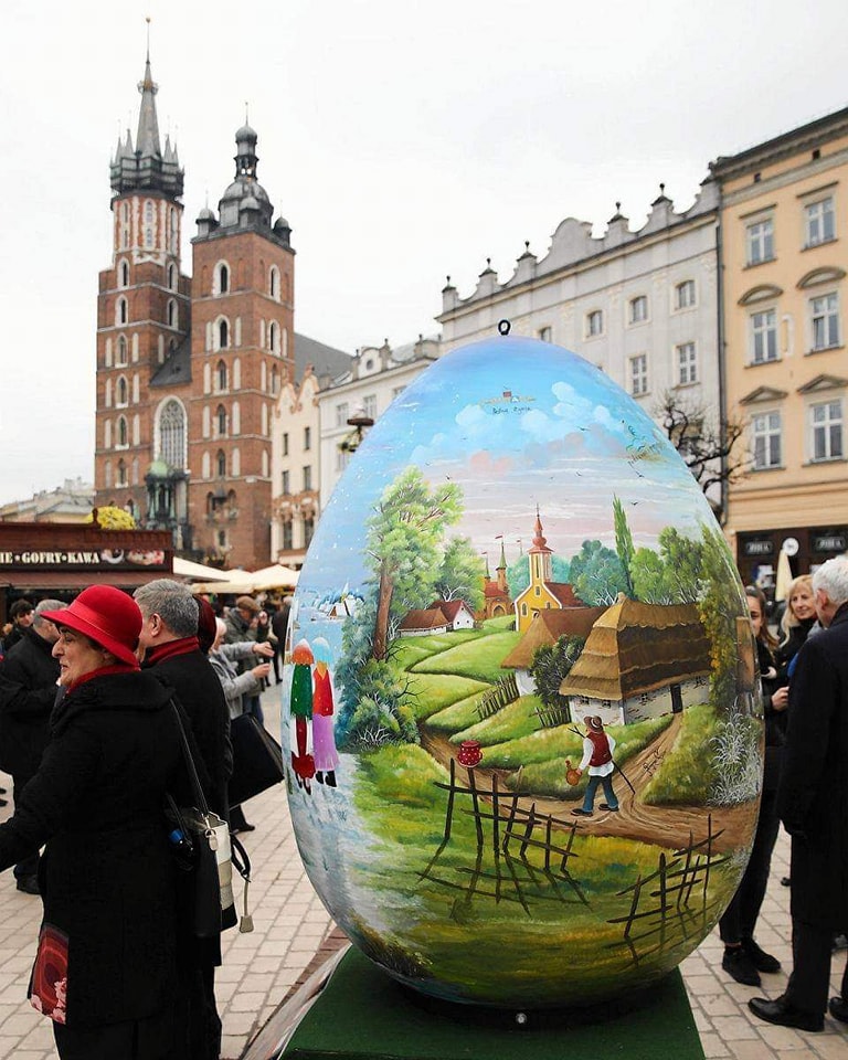 BlogerPisarz's tweet photo. Polska stroi się na święta Wielkiej Nocy. Na głównych ulicach pojawiły się wielkie pisanki i inne dekoracje
#polska #wielkanoc #ozdoby #jajka #dekoracje #ulice #parki #rybnik #plock #wejherowo #siemiatycze #krakow #zakopane #wrzesnia https://t.co/Fy4FEQ636w