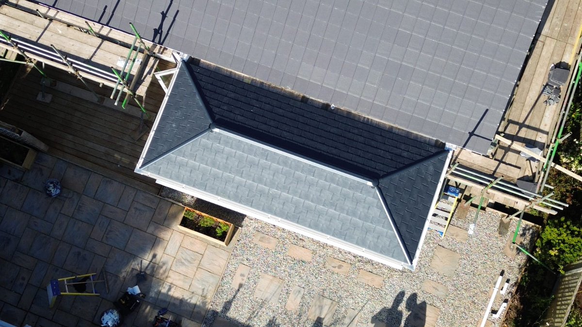 Matt & Chris ave done a fantastic job installing this roof in Callington, Cornwall. They were really up against it last week due to the weather, but while the sun was shining yesterday they put in an almighty effort to get the roof up and ready for plastering .

#ultraframe