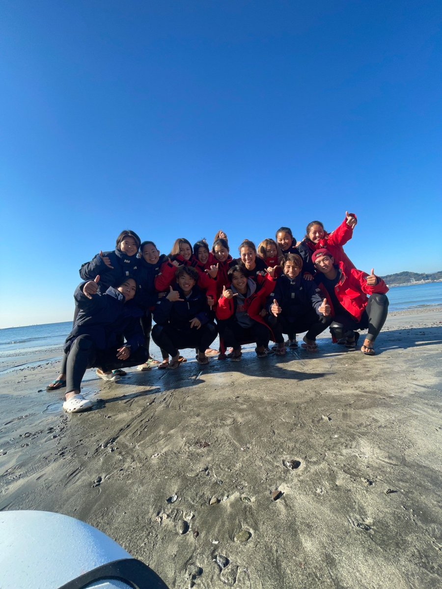 aguwindsurfing's tweet photo. 赤ジャケ・紺ジャケ
私達は、青学が赤ジャケ❤️明学が紺ジャケ💙
をチーム活動する時着ます🚩インカレや、団体戦の時にみんながお揃いで着ている姿はとってもかっこいいです✨

#春から青学　#春からagu  #ウィンドサーフィンサーク　#青学サークル　#マリンスポーツ　#青山学院大学 https://t.co/ef840dVgya
