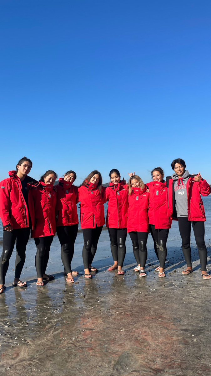 aguwindsurfing's tweet photo. 赤ジャケ・紺ジャケ
私達は、青学が赤ジャケ❤️明学が紺ジャケ💙
をチーム活動する時着ます🚩インカレや、団体戦の時にみんながお揃いで着ている姿はとってもかっこいいです✨

#春から青学　#春からagu  #ウィンドサーフィンサーク　#青学サークル　#マリンスポーツ　#青山学院大学 https://t.co/ef840dVgya