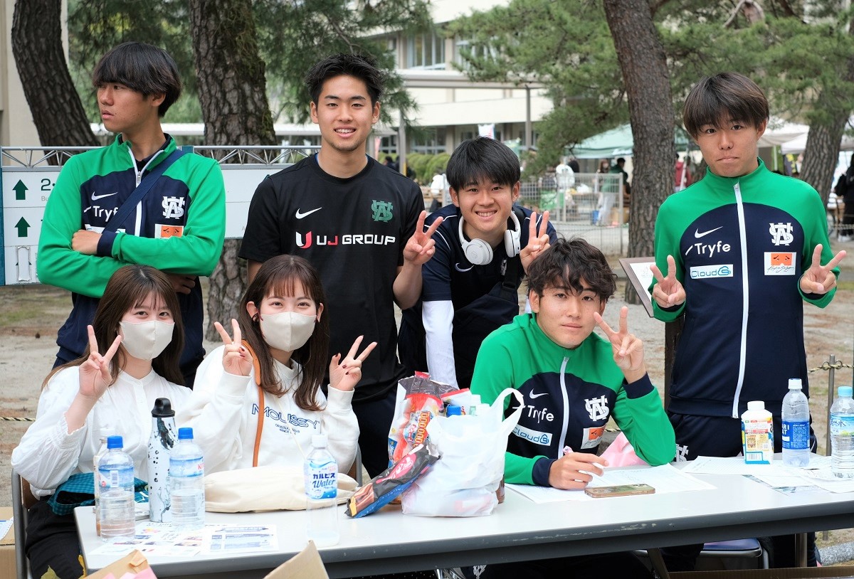 seinan_gu's tweet photo. 部活・サークルの新入生勧誘 ＃机出し の様子を📸
学内賑わっています！

@seinanwangel
@S_U_A_C
@seinan_soccer

#西南 #西南学院大学 https://t.co/KqLNthEQmR