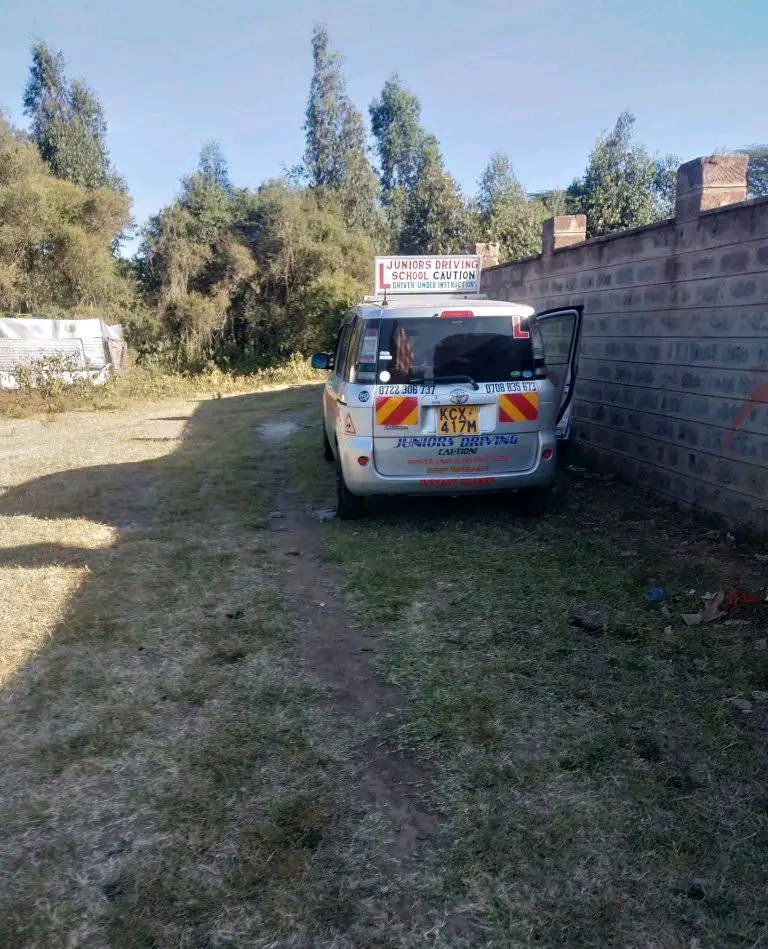 OchiloBro's tweet photo. Hello People Good Morning. For your Driving needs contact me for any queries. We offer training for both manual and automatic vehicles at an affordable prices. Just contact us https://t.co/hrrHku0idc. https://t.co/2yKtDqVR5H
