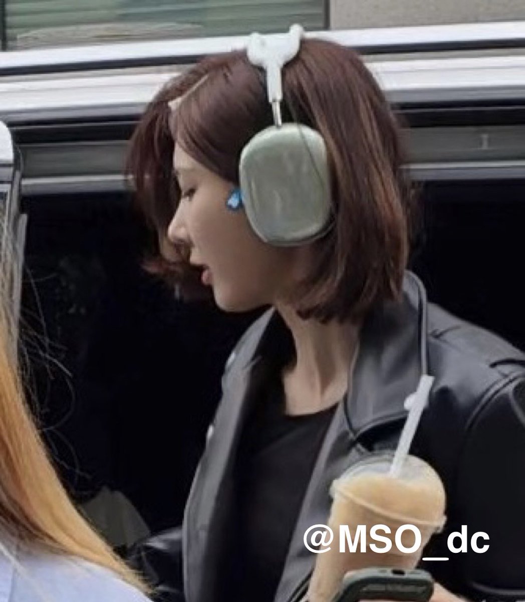 jiufiim's tweet photo. YOOHYEON????!/$/&amp;/&amp;@%(/( https://t.co/Cwgmdn4vPq