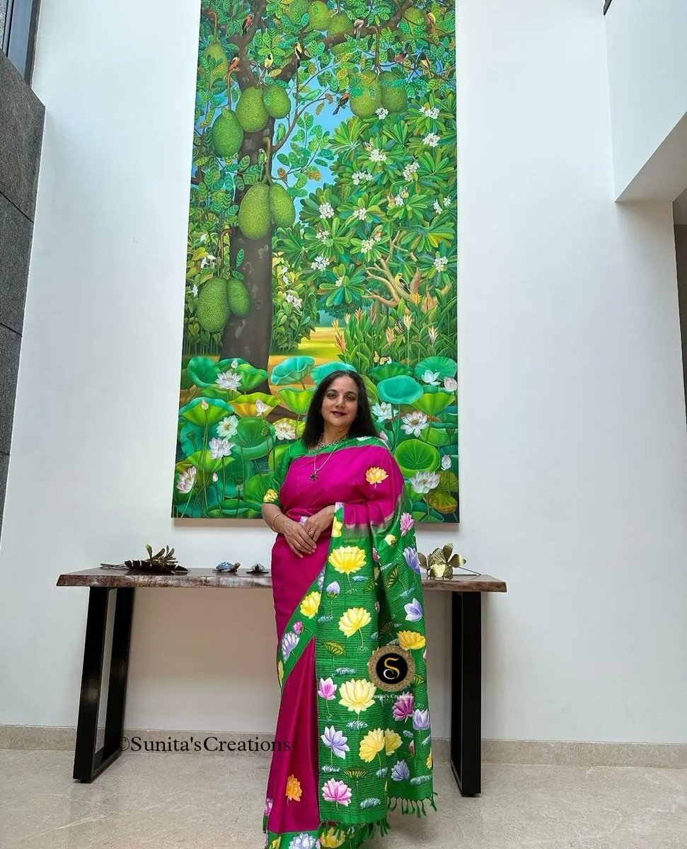 SPattachitra's tweet photo. Beautiful patron in handpainted Designer kanchipuram silk saree.
Designed by Sunita'sCreations.
Whatsapp 7008458388 for customisation.
#handpaintedsaree
#designersarees
#pattachitrapainting
#kanchipuram #kanjivaramsilksaree
#Lotus #saree #partywear
#artistsontwitter #artwork #art https://t.co/yJjTf2ZZzY