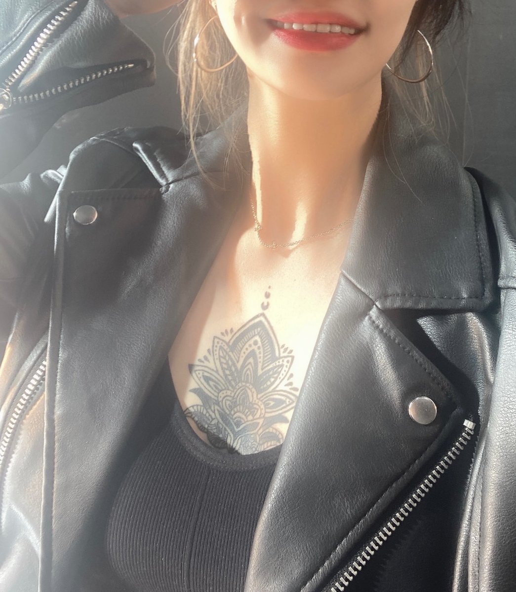 🤗 조명 맛집과 함께.
.
#트린이 #섹트 #맘눌뎀 #타투 #입술