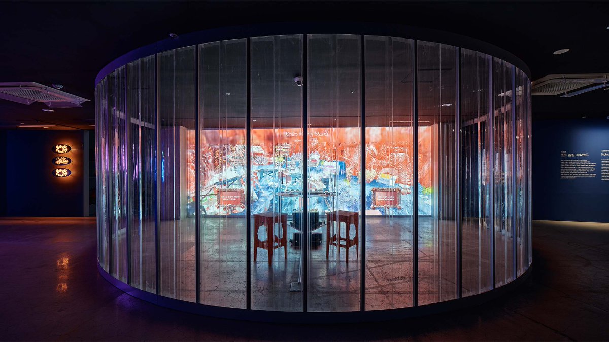 마우스 클릭으로 행선지를 선택하면 그에 걸맞는 요깃거리가 이동 중에 제공됩니다. 필요에 따라 시청각 보조를 위한 맞춤형 그릇도 특별 주문할 수 있습니다. 우리 아일랜드의 자랑스러운 역사와 진귀한 요식을 그저 마음 편히 즐겨보세요.

▪ 크립톤, <식도락 투어>, 2022

#MMCA #프로젝트해시태그